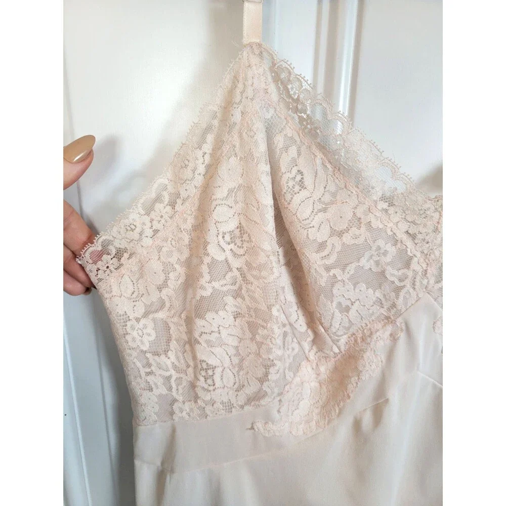 Vintage Vanity Fair Lace Nightgown Size M / L {See Measurements]